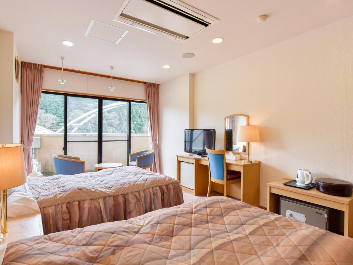 Отель Momijigawa Onsen Naka Экстерьер фото
